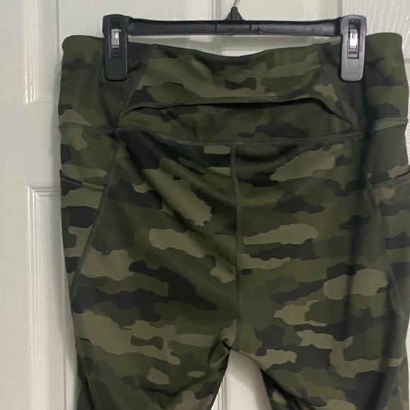 Duluth Trading Co Green Camouflage Leggings - Picture 7 of 10